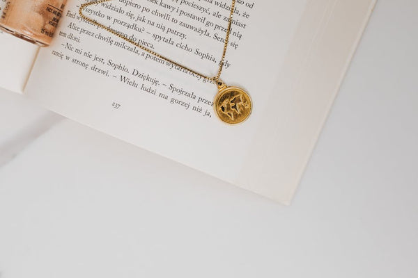 What Makes a Custom Gold Handwriting Necklace a Meaningful Gift?